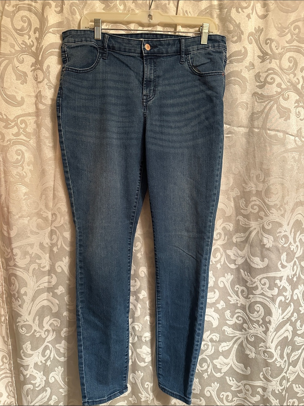Old Navy Women's Skinny Jeans in Dark Blue Wash